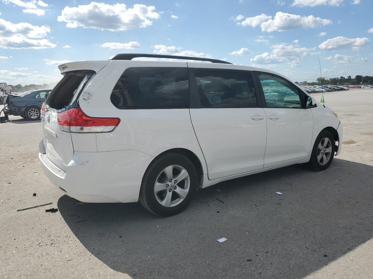 5TDKK3DC2ES424616 2014 Toyota Sienna Le