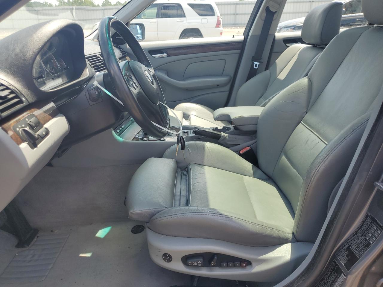 WBAEV53493KM25290 2003 BMW 330 I