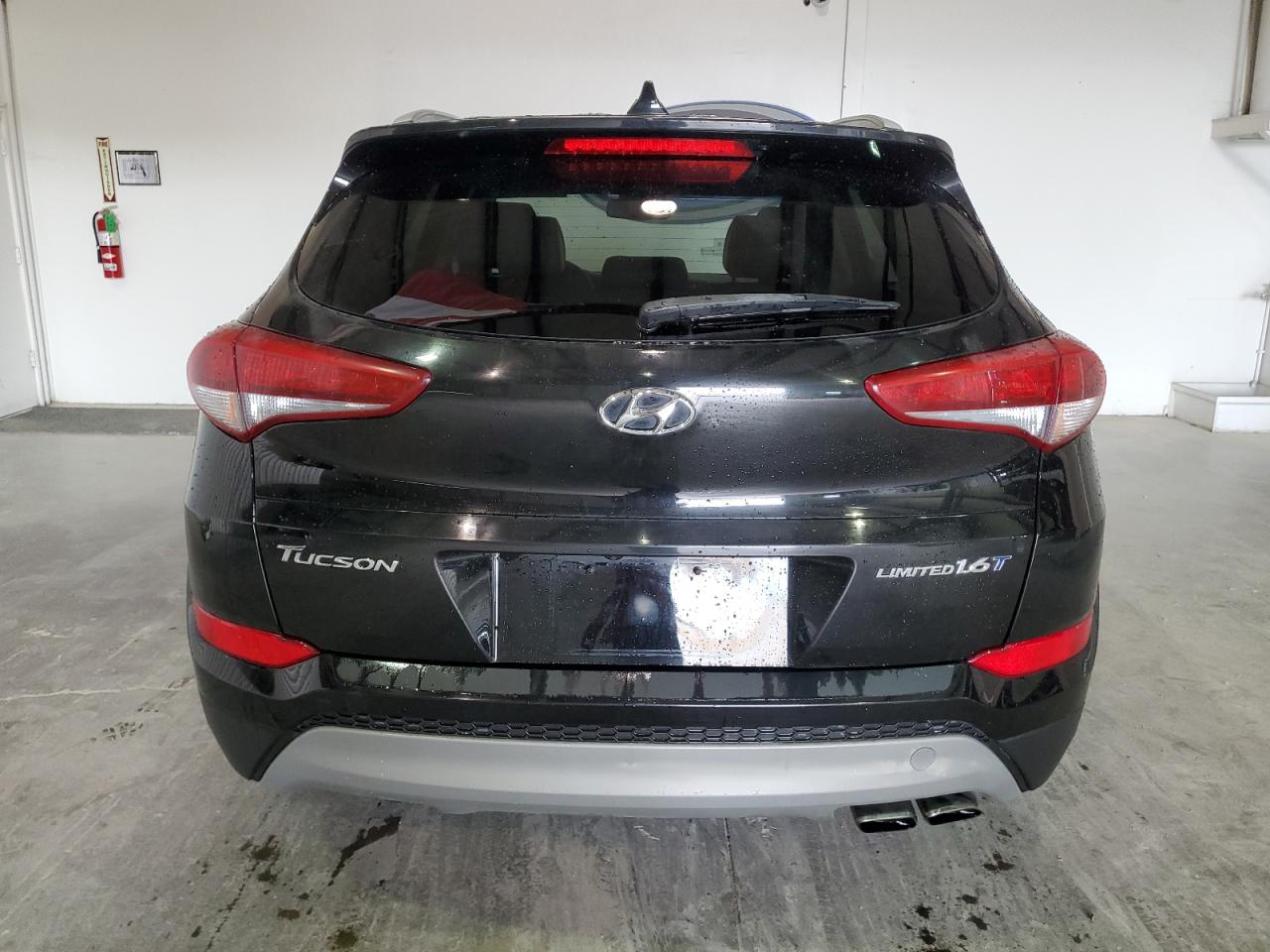 KM8J33A23JU747661 2018 Hyundai Tucson Value