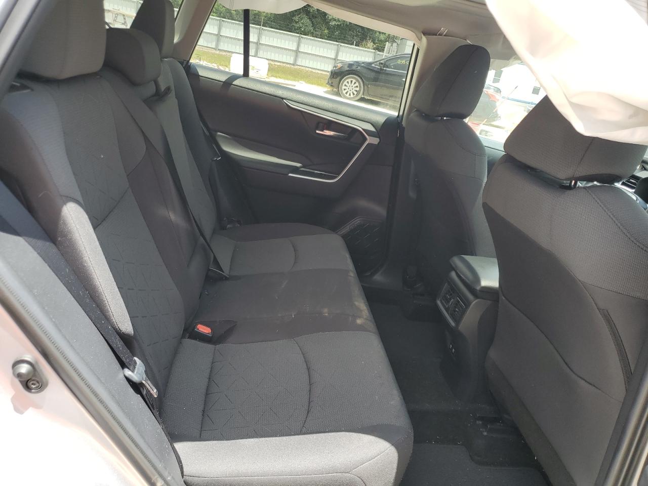 2T3W1RFV4MC111572 2021 Toyota Rav4 Xle