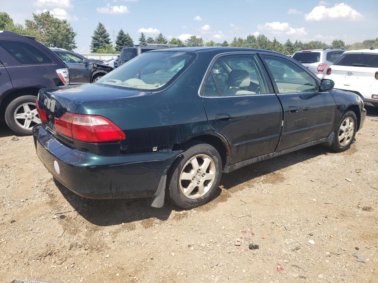 1HGCG5670YA073628 2000 Honda Accord Se