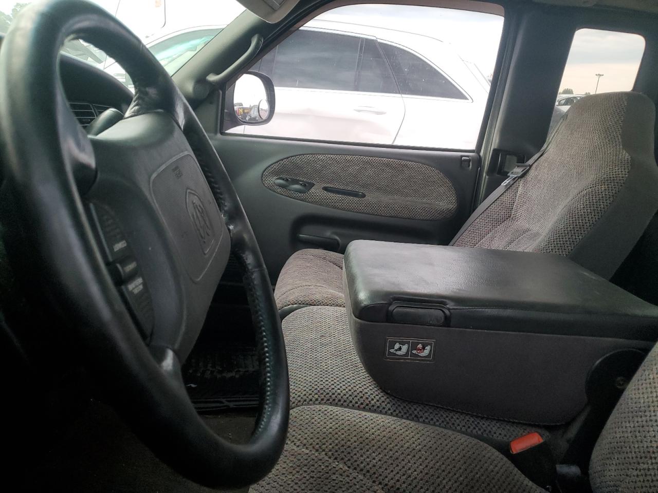 1B7HC13YXYJ176075 2000 Dodge Ram 1500