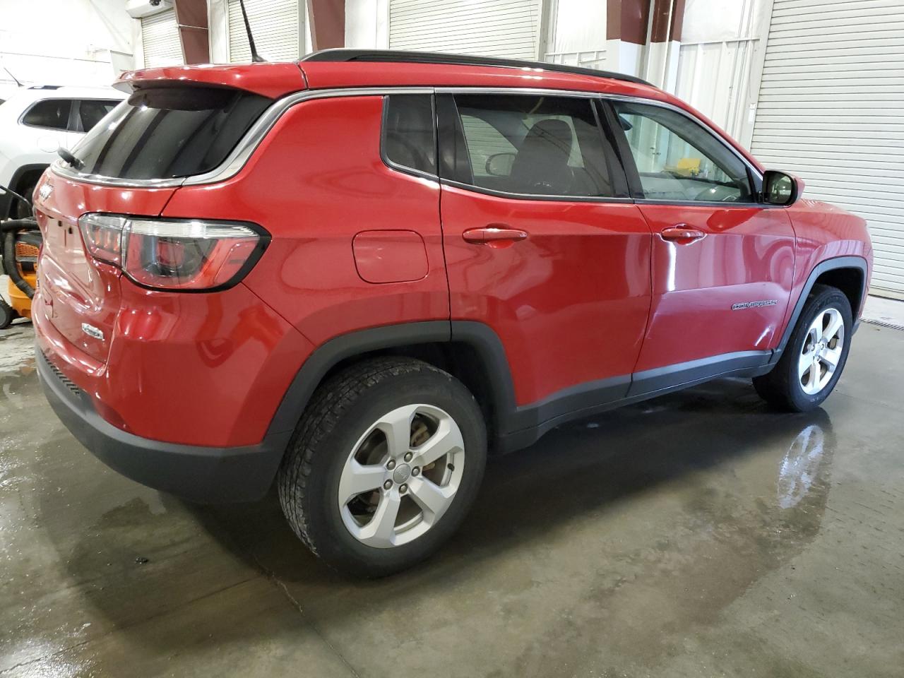 3C4NJDBBXJT185994 2018 Jeep Compass Latitude