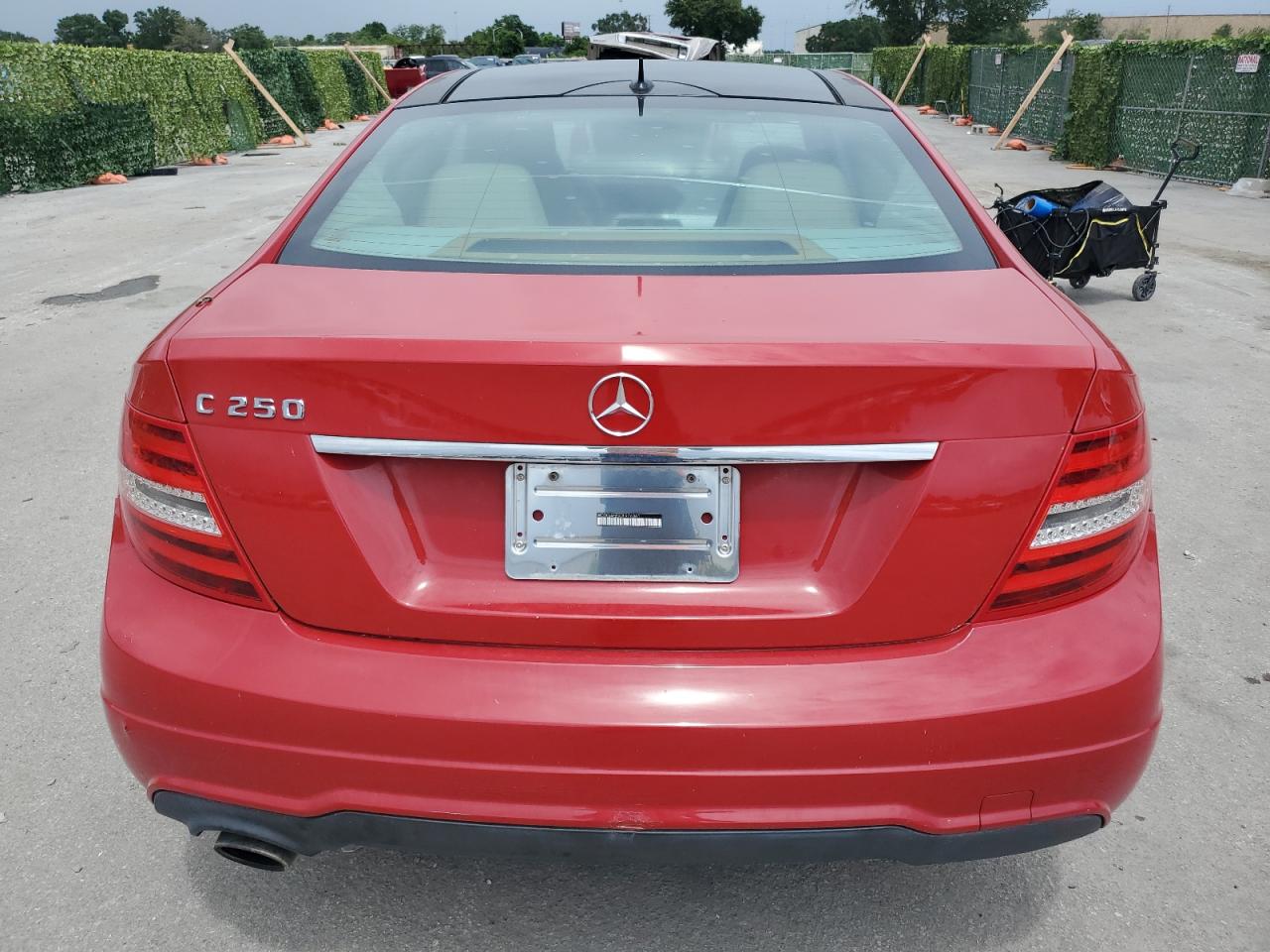 2013 Mercedes-Benz C 250 vin: WDDGJ4HB9DF976361