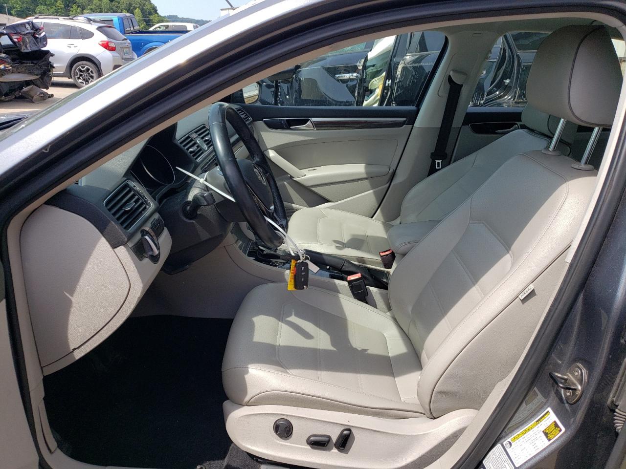 1VWBT7A31HC002638 2017 Volkswagen Passat Se