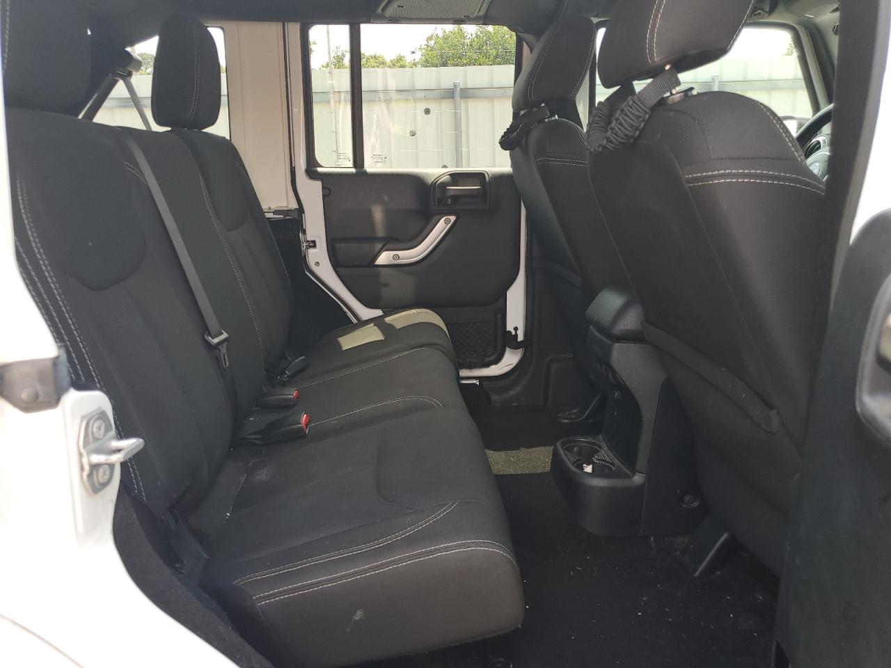 1C4BJWEGXFL555141 2015 Jeep Wrangler Unlimited Sahara