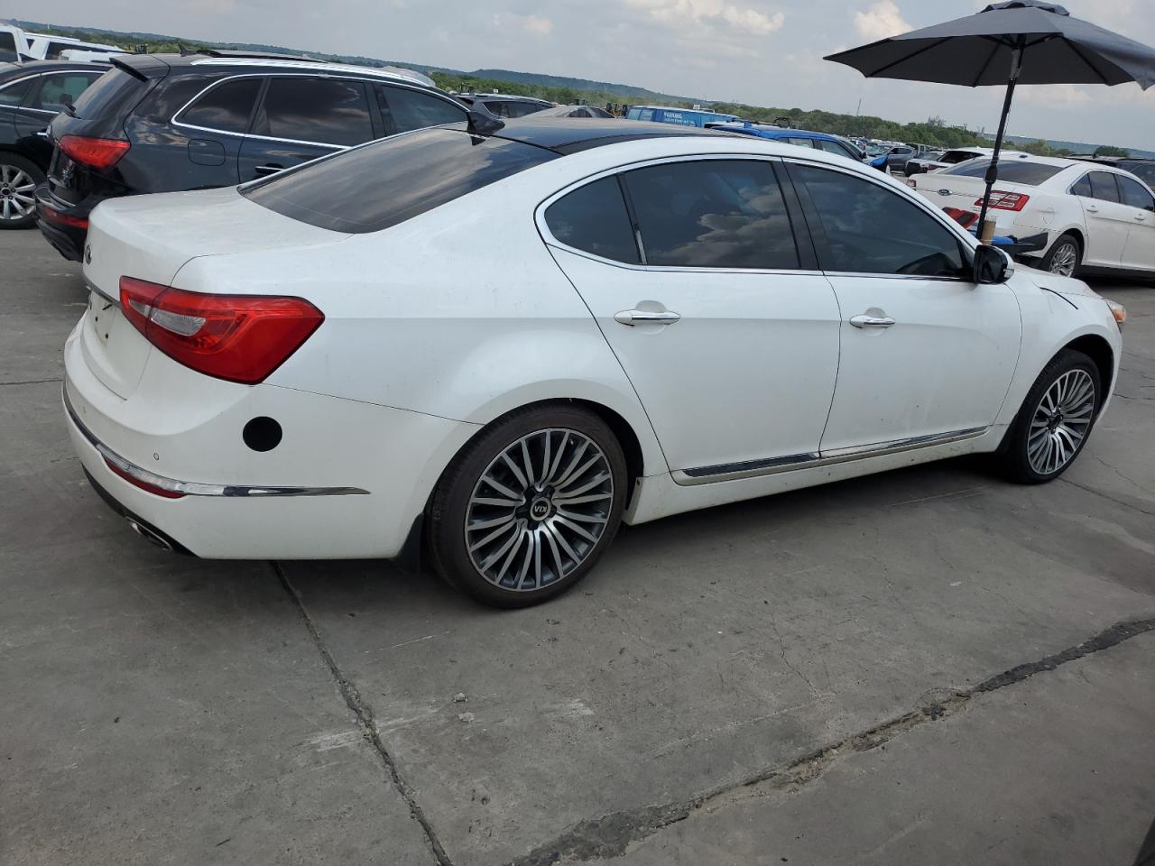 2015 Kia Cadenza Premium vin: KNALN4D79F5178544