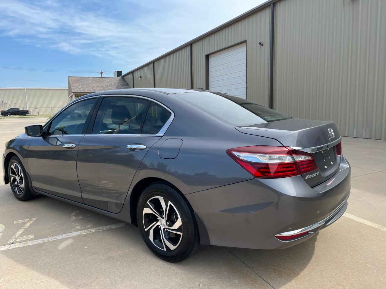 2017 Honda Accord Lx vin: 1HGCR2F33HA210521