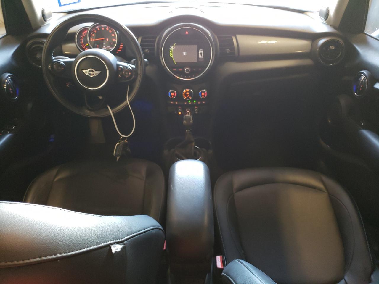 2015 Mini Cooper vin: WMWXS5C56FT830323