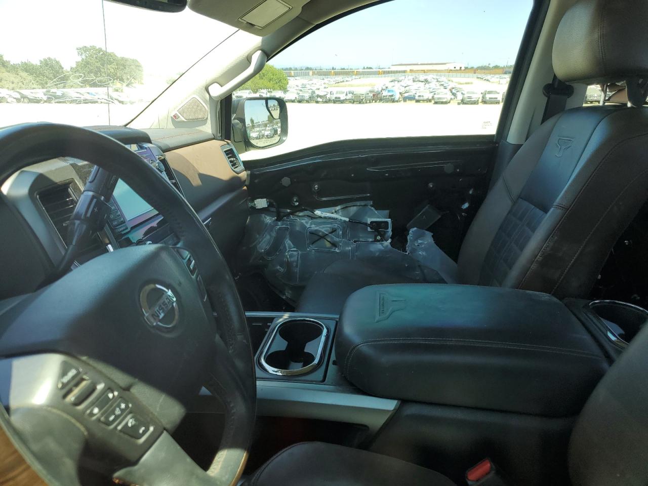 1N6AA1E63HN501495 2017 Nissan Titan Sv