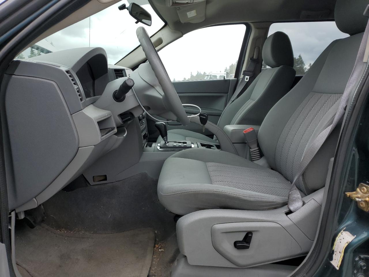 1J4GR48K05C678684 2005 Jeep Grand Cherokee Laredo