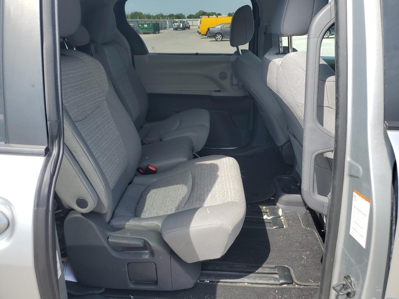 5TDBRKEC5MS066947 2021 Toyota Sienna Le