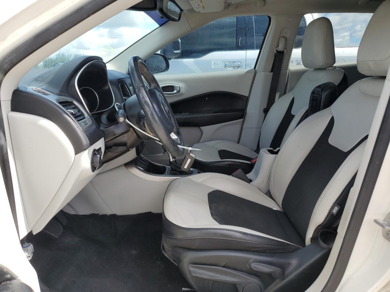 3C4NJCBB5KT832216 2019 Jeep Compass Latitude