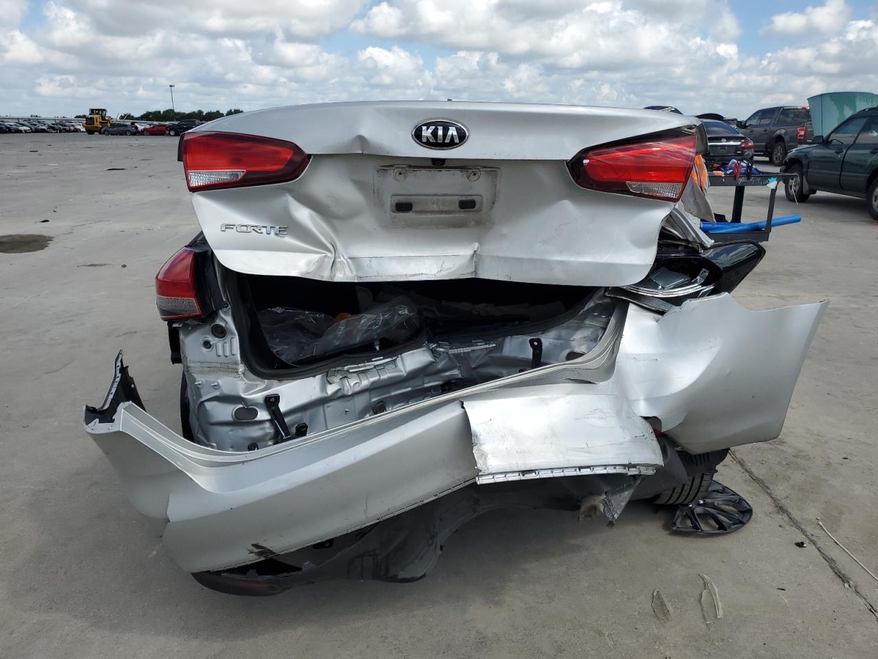 3KPFK4A78JE276832 2018 Kia Forte Lx