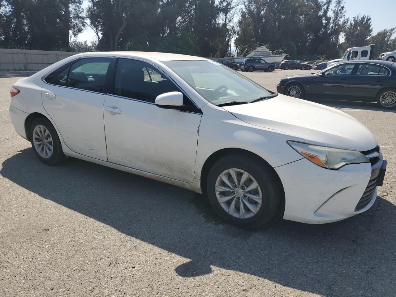 2015 Toyota Camry Le vin: 4T4BF1FK1FR477951