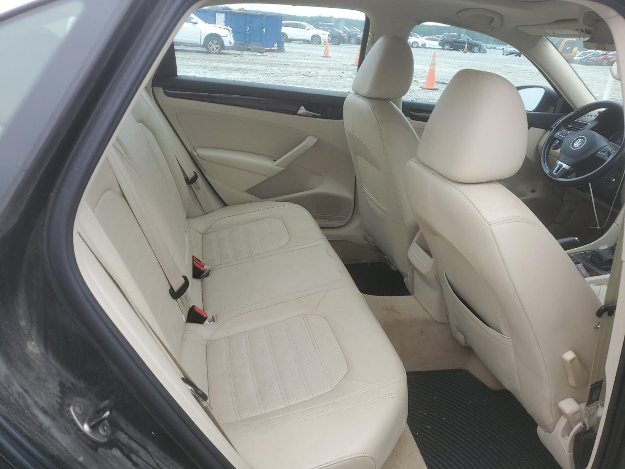 1VWCH7A34CC025202 2012 Volkswagen Passat Sel