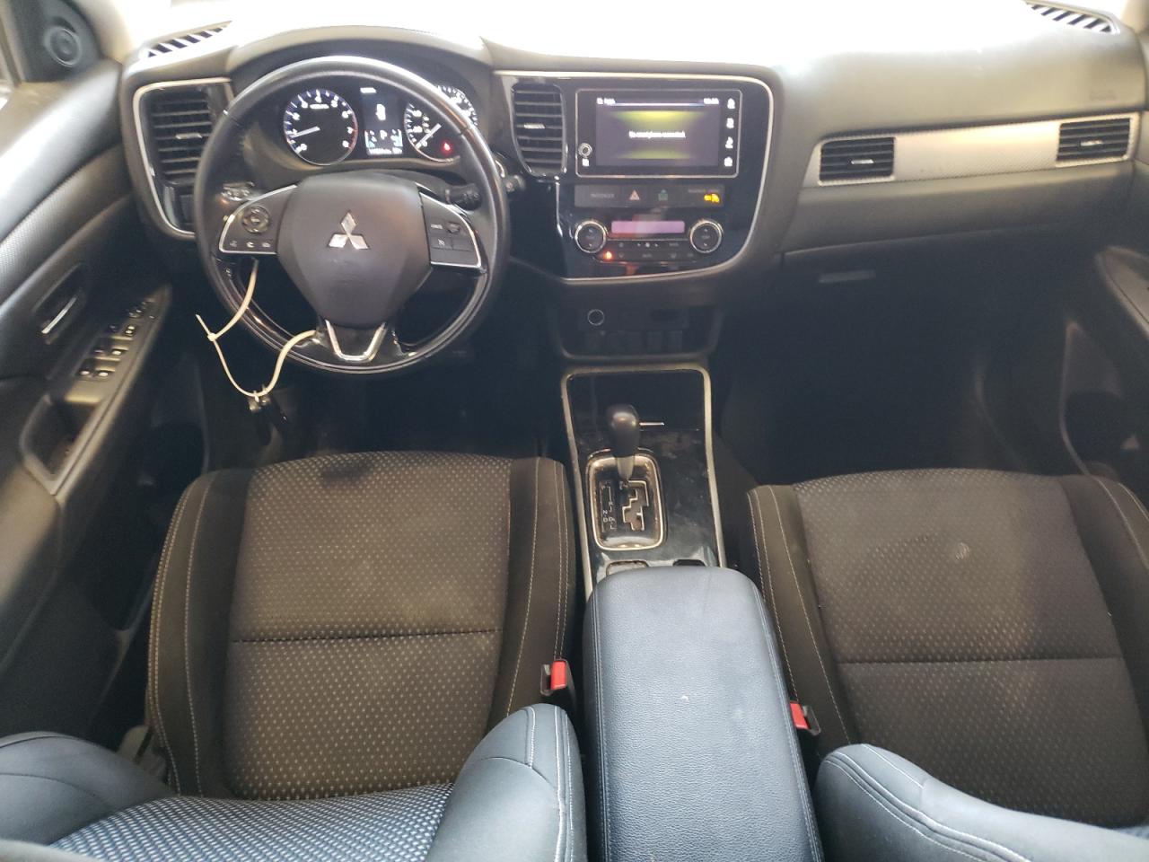 JA4AZ3A31HZ066529 2017 Mitsubishi Outlander Se