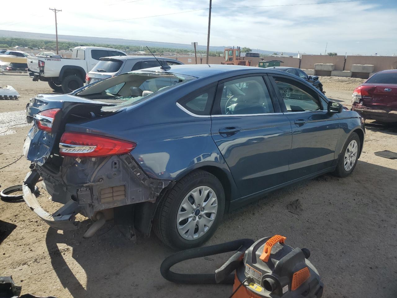 2019 Ford Fusion S vin: 3FA6P0G73KR249300