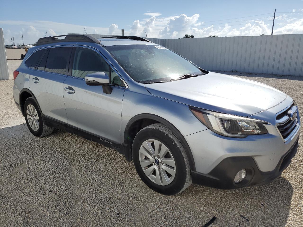 4S4BSAHC7J3339325 2018 Subaru Outback 2.5I Premium