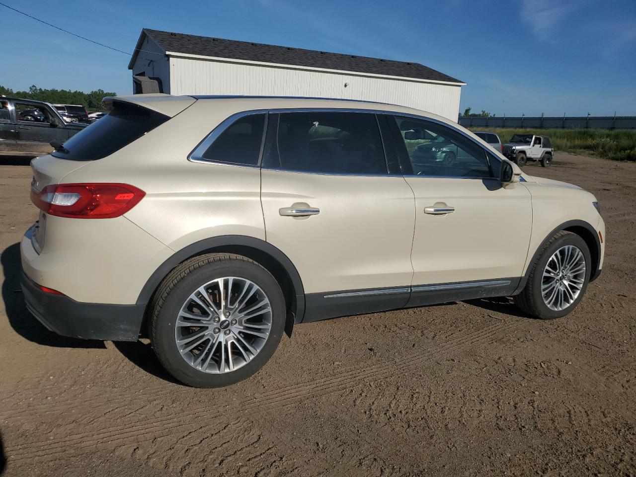 2LMTJ8LR5GBL26419 2016 Lincoln Mkx Reserve