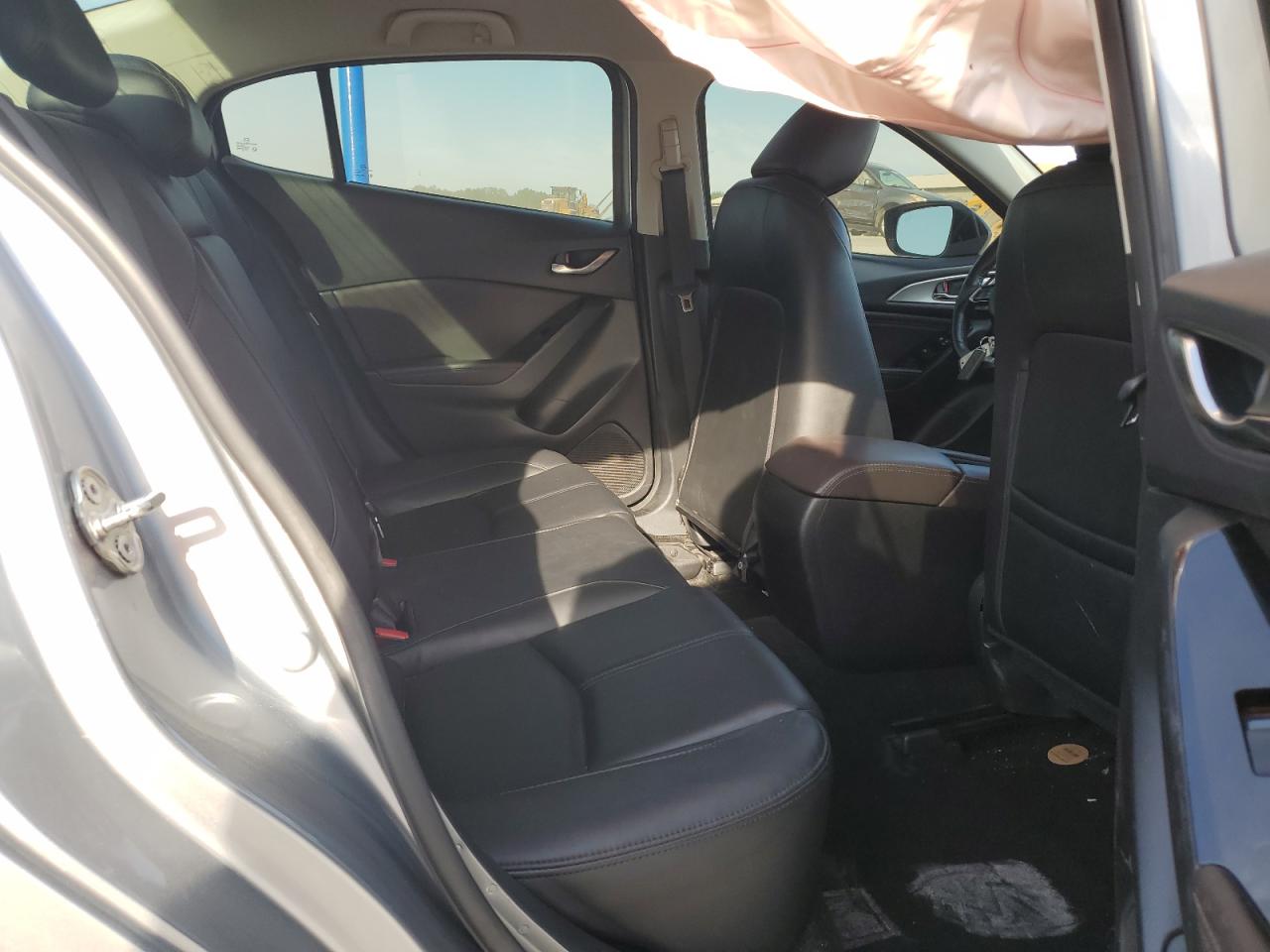 3MZBN1V38JM214782 2018 Mazda 3 Touring