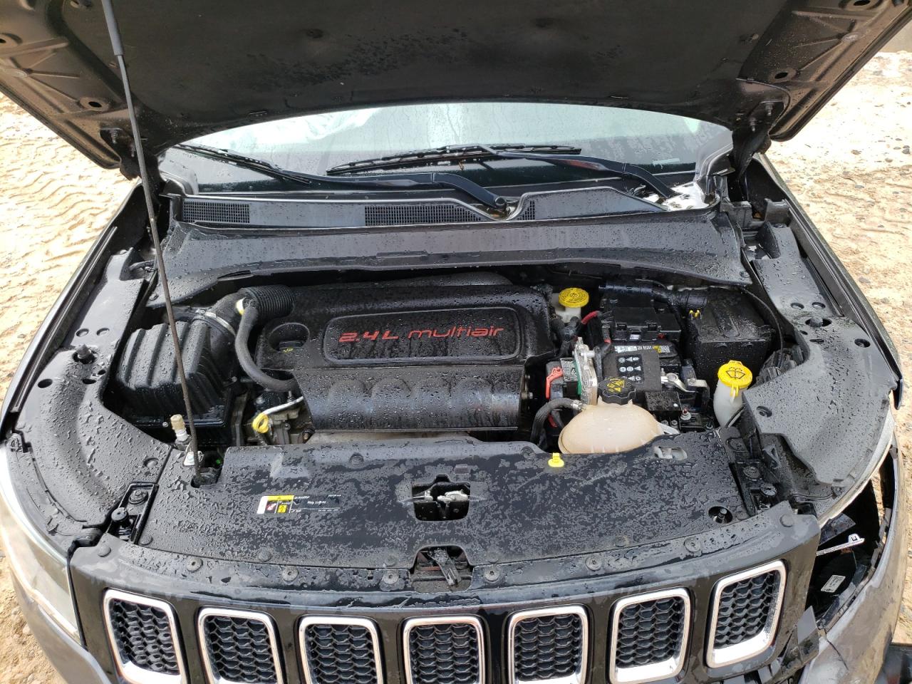 3C4NJDCB1JT329950 2018 Jeep Compass Limited