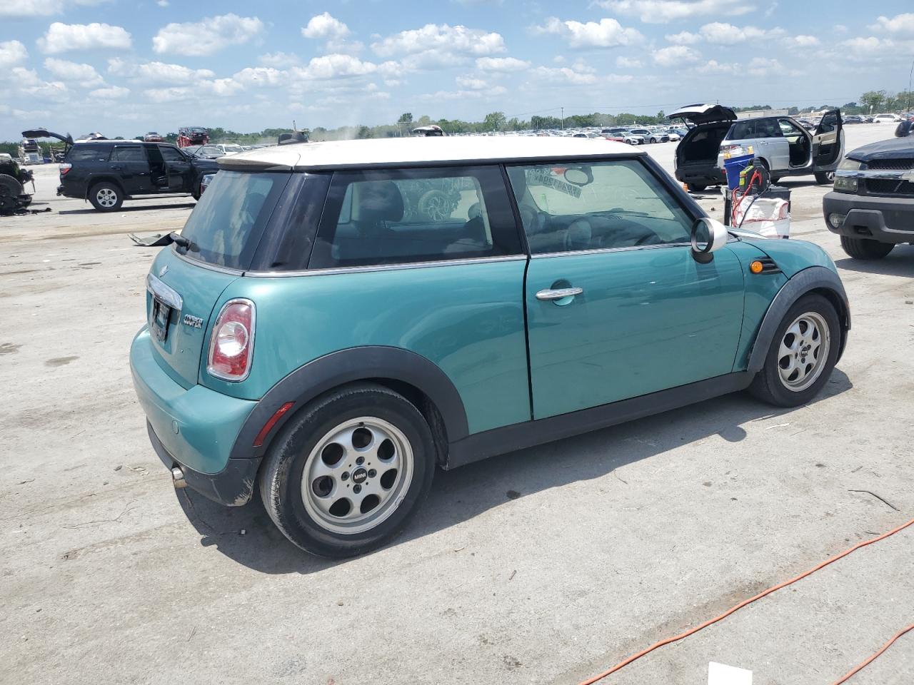 2012 Mini Cooper vin: WMWSU3C59CT257051