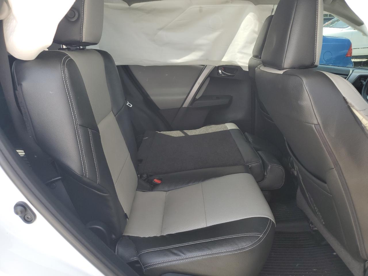 2T3RFREV0HW669617 2017 Toyota Rav4 Xle