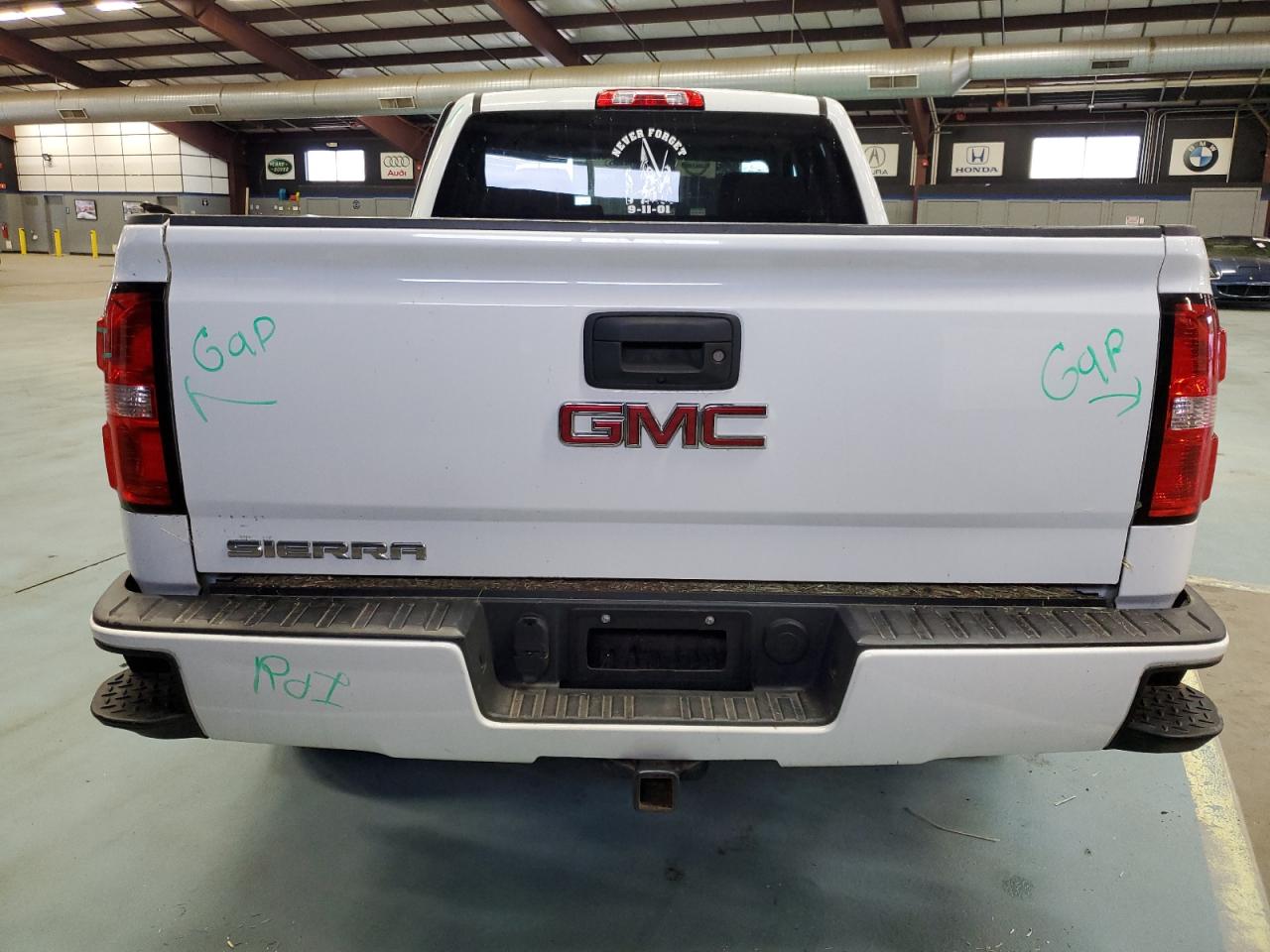 2018 GMC Sierra K1500 vin: 1GTV2LECXJZ220909