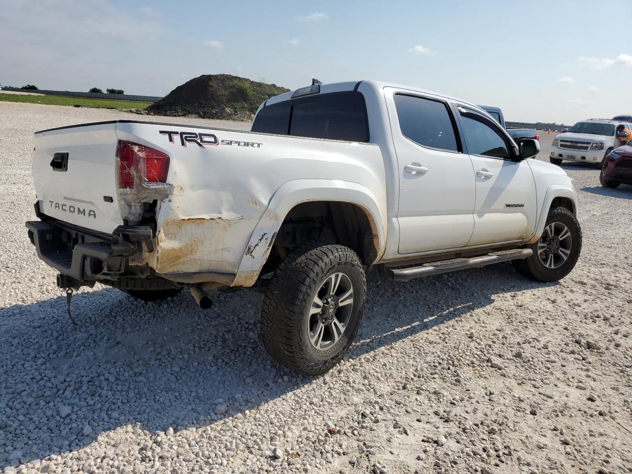 2017 Toyota Tacoma Double Cab vin: 5TFAZ5CN3HX026612