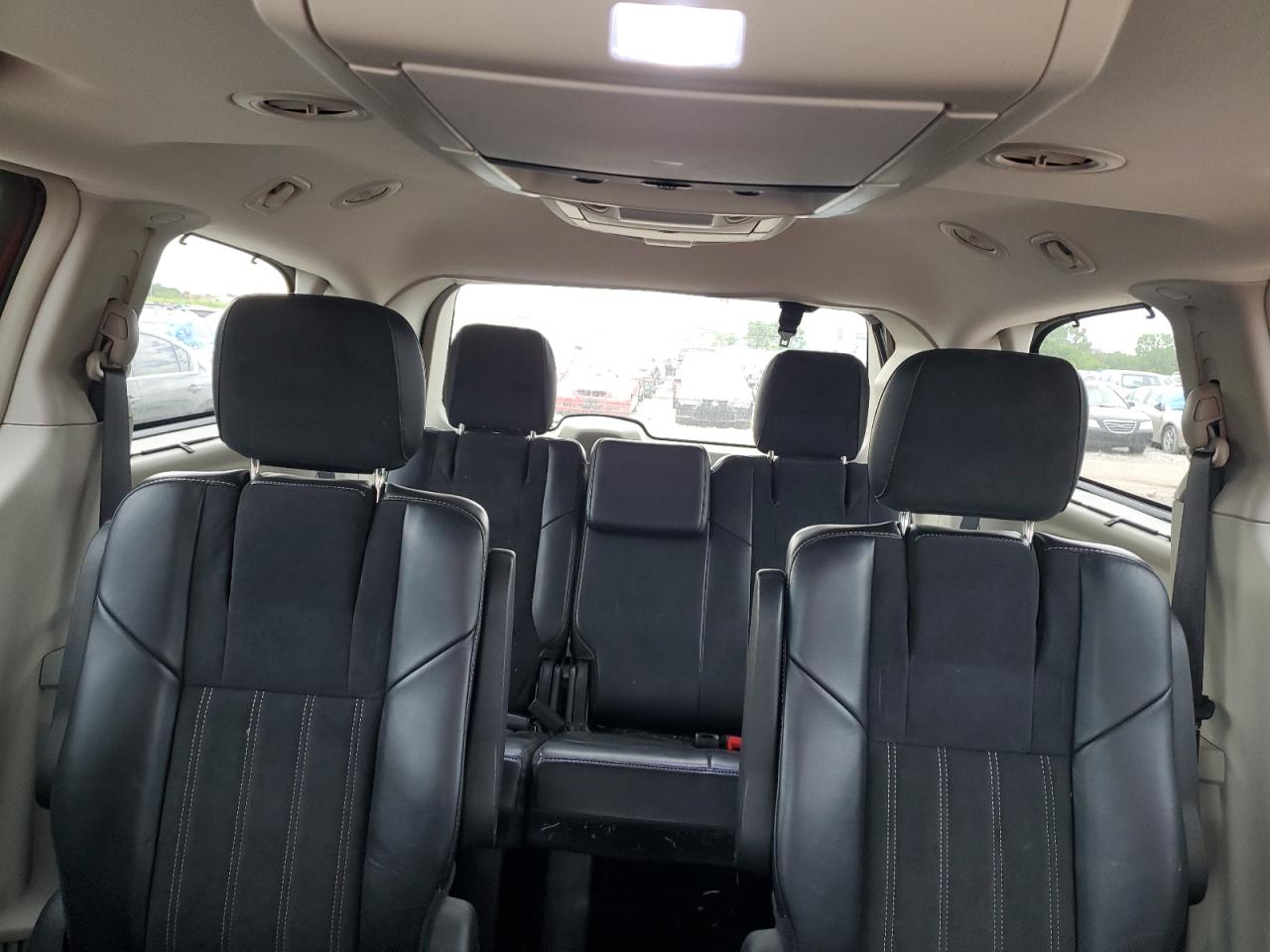 2C4RC1JG2GR261971 2016 Chrysler Town & Country Limited