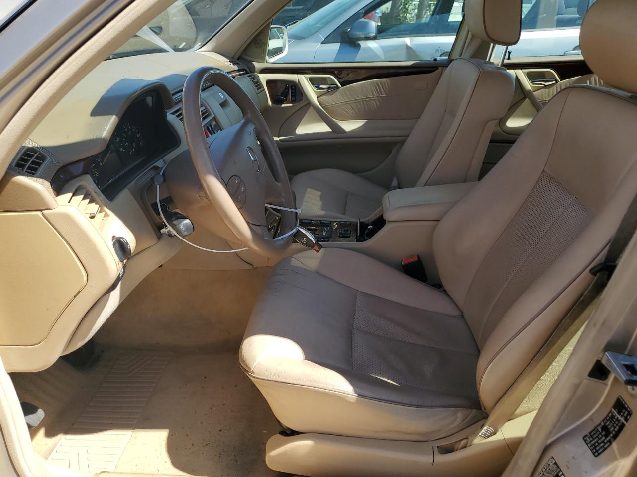 WDBJF65J5YA984970 2000 Mercedes-Benz E 320