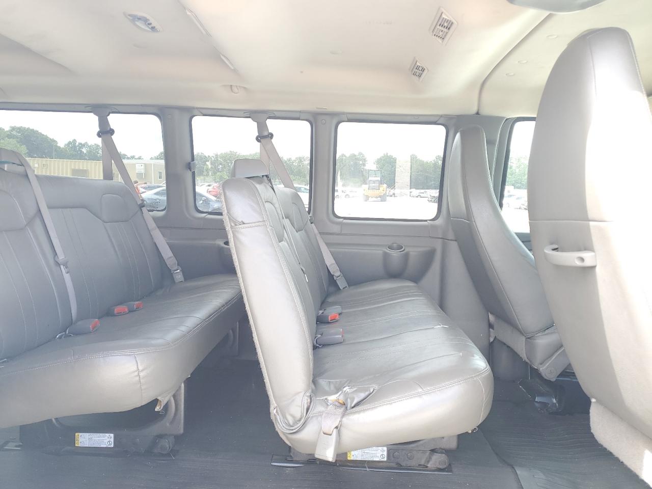 1GJ2GZDG5A1115018 2010 GMC Savana G3500 Ls