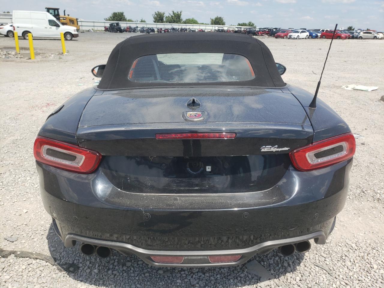 JC1NFAEK5J0138796 2018 Fiat 124 Spider Classica