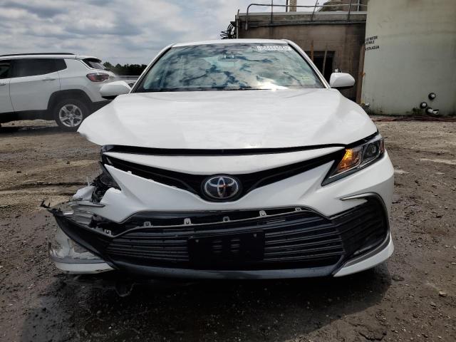 VIN 4T1C11AK2NU689728 2022 Toyota Camry, LE no.5