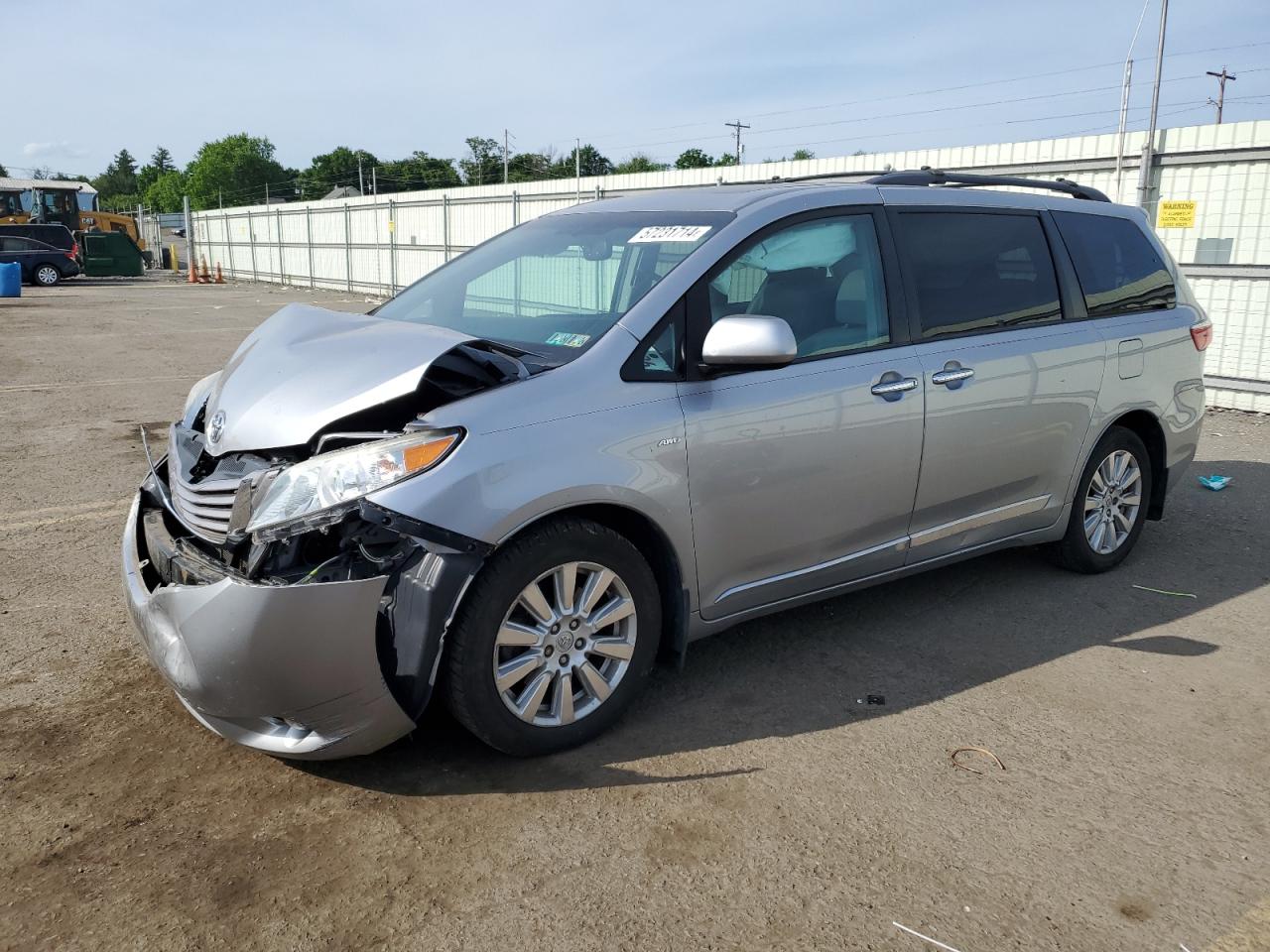 5TDDZ3DC7HS154713 2017 Toyota Sienna Xle