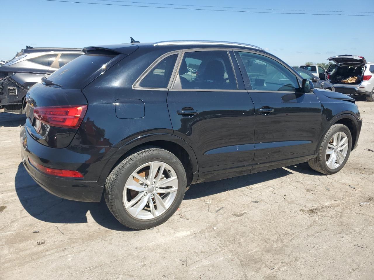 WA1BCCFS5HR015573 2017 Audi Q3 Premium