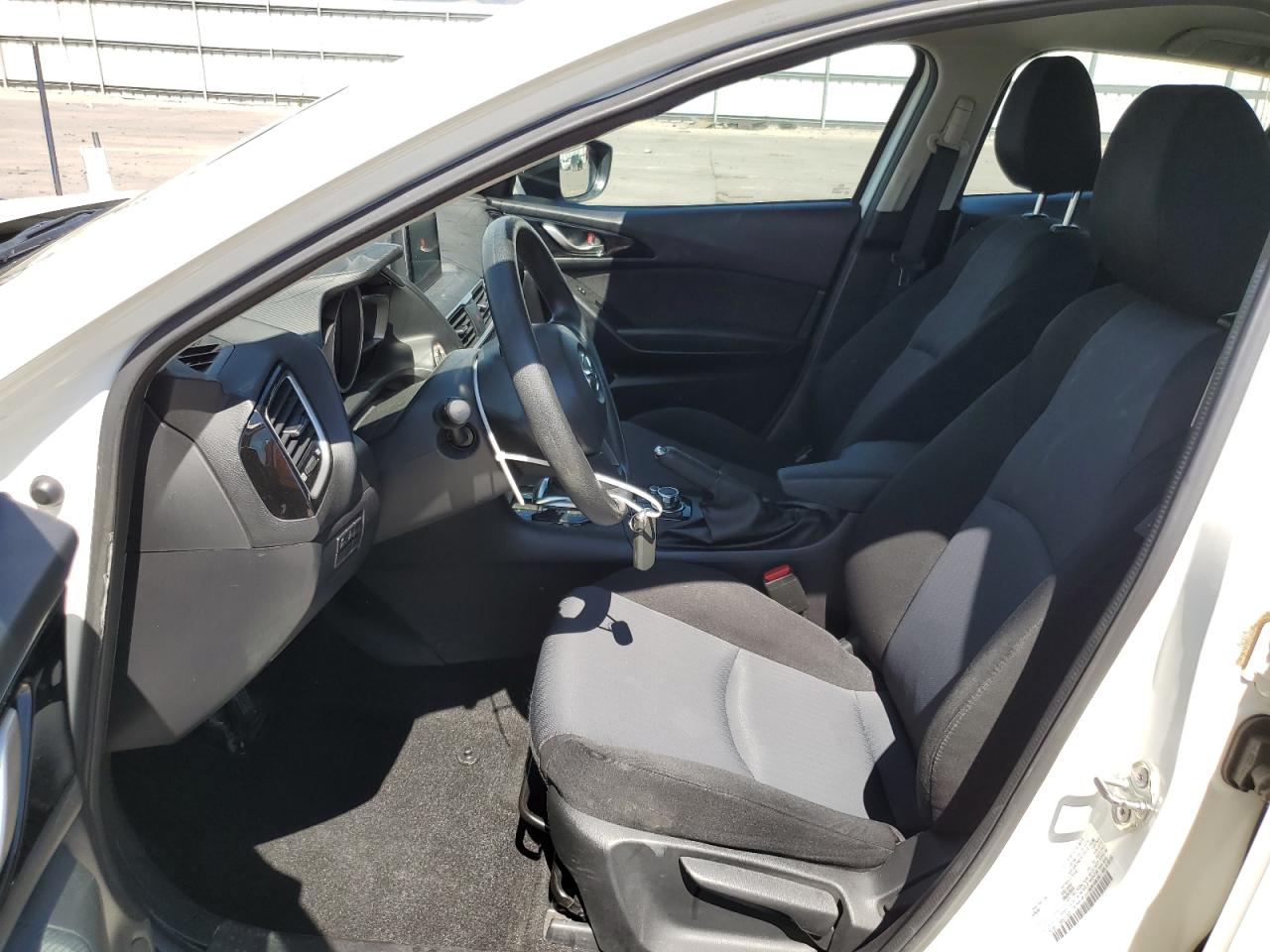 3MZBM1T79GM317825 2016 Mazda 3 Sport