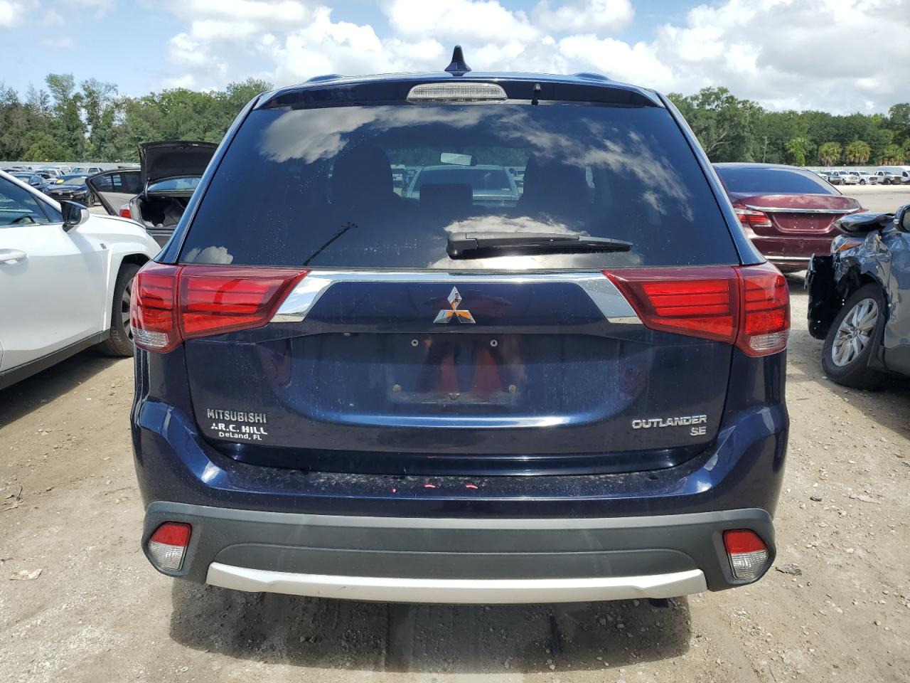 JA4AD3A30HZ038803 2017 Mitsubishi Outlander Se