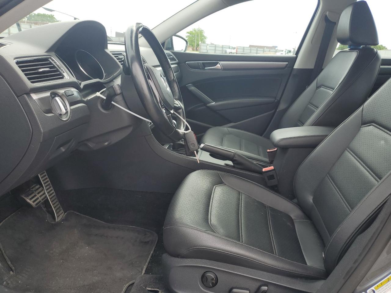 1VWDT7A35HC037983 2017 Volkswagen Passat R-Line