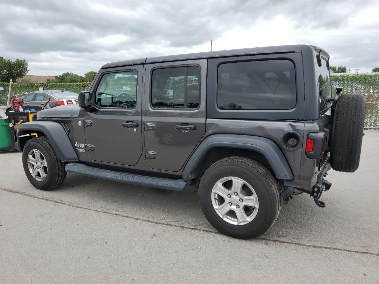 1C4HJXDG5JW235136 2018 Jeep Wrangler Unlimited Sport