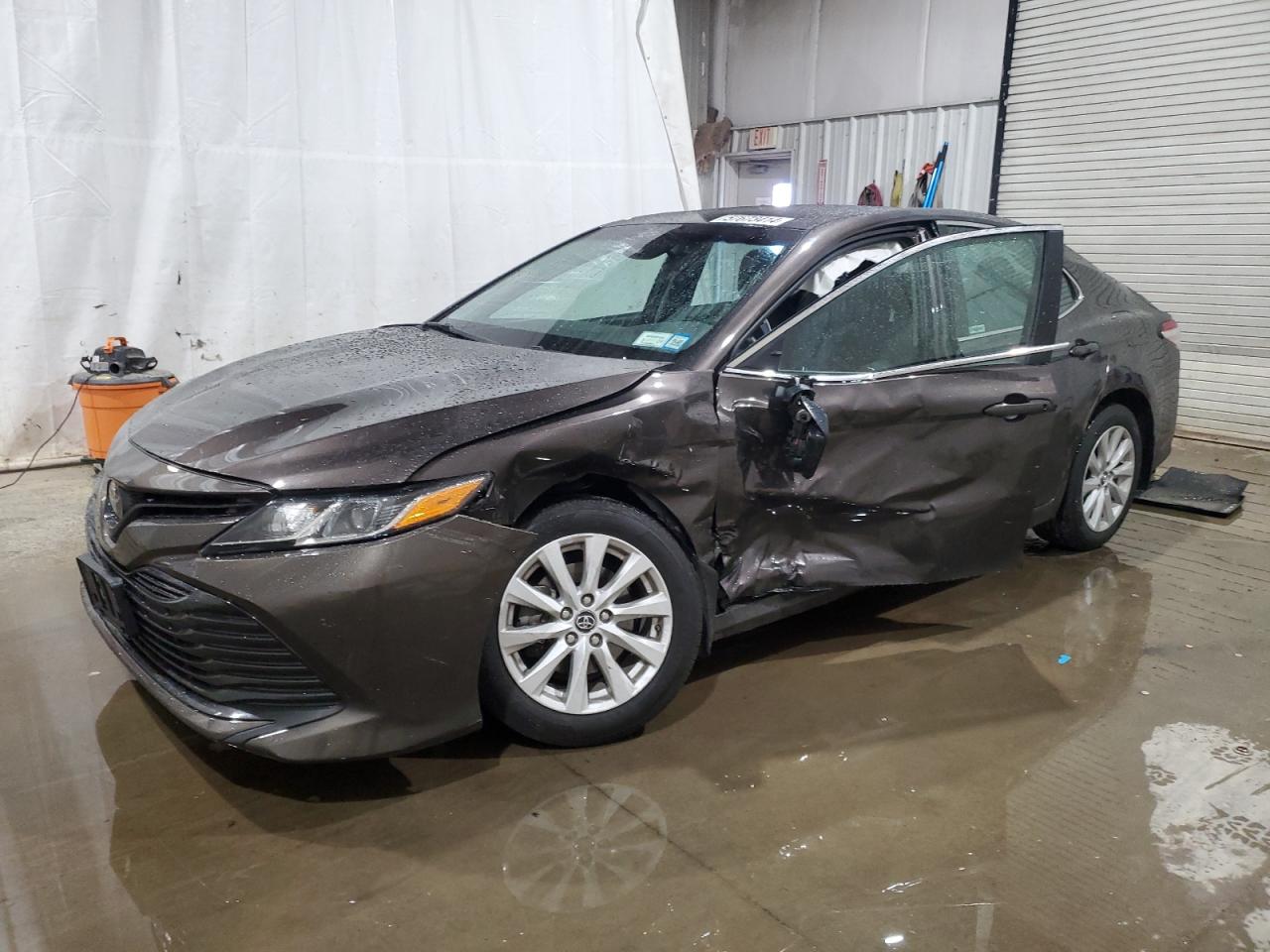 2018 Toyota Camry L vin: 4T1B11HK3JU673145