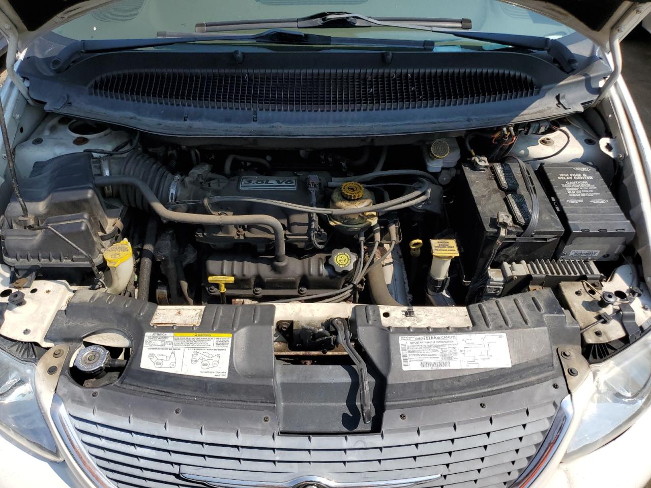 2C8GP64LX3R163698 2003 Chrysler Town & Country Limited