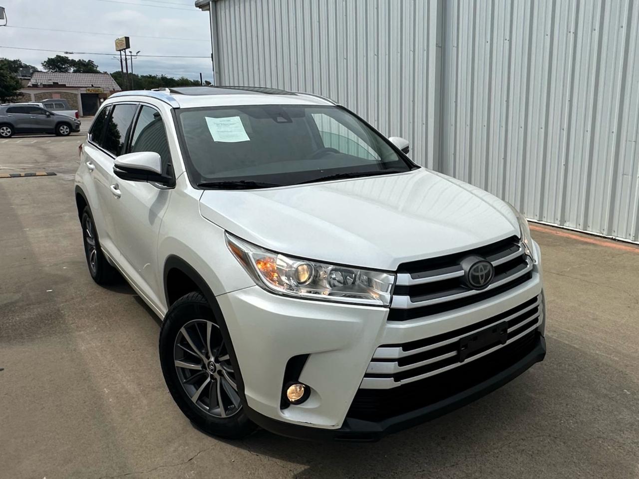 5TDKZRFH5JS279668 2018 Toyota Highlander Se