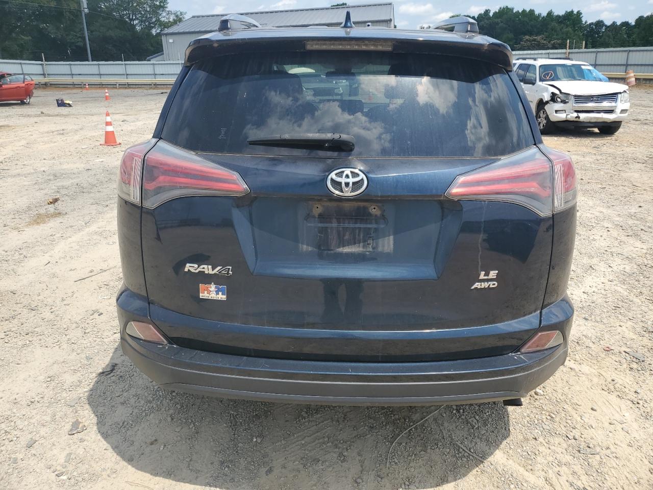 JTMBFREVXHJ152616 2017 Toyota Rav4 Le