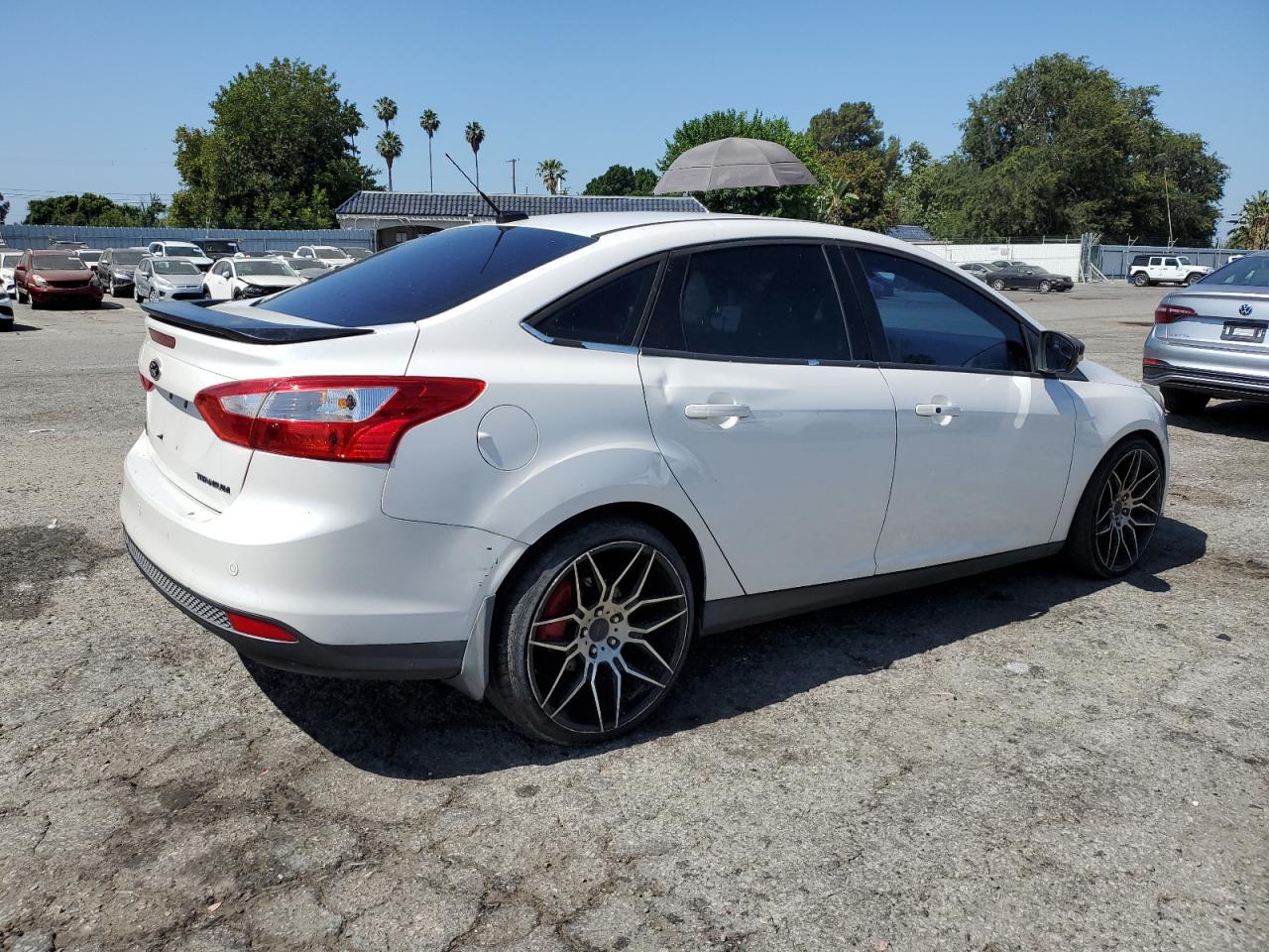 2012 Ford Focus Titanium vin: 1FAHP3J2XCL330415