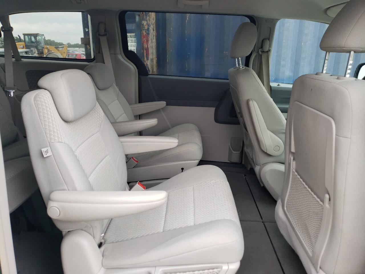 2A8HR44EX9R635437 2009 Chrysler Town & Country Lx