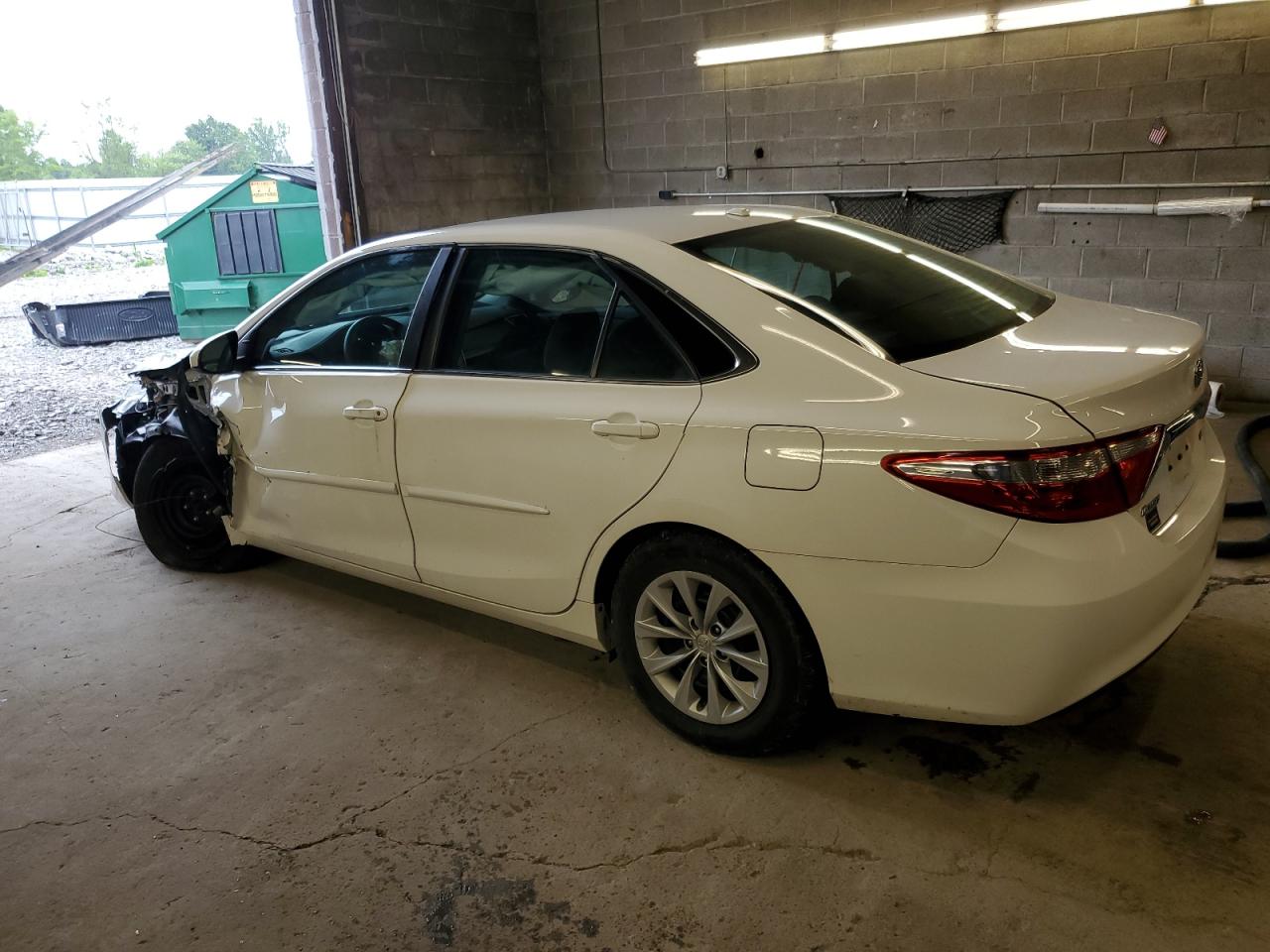 4T1BF1FK2GU533990 2016 Toyota Camry Le