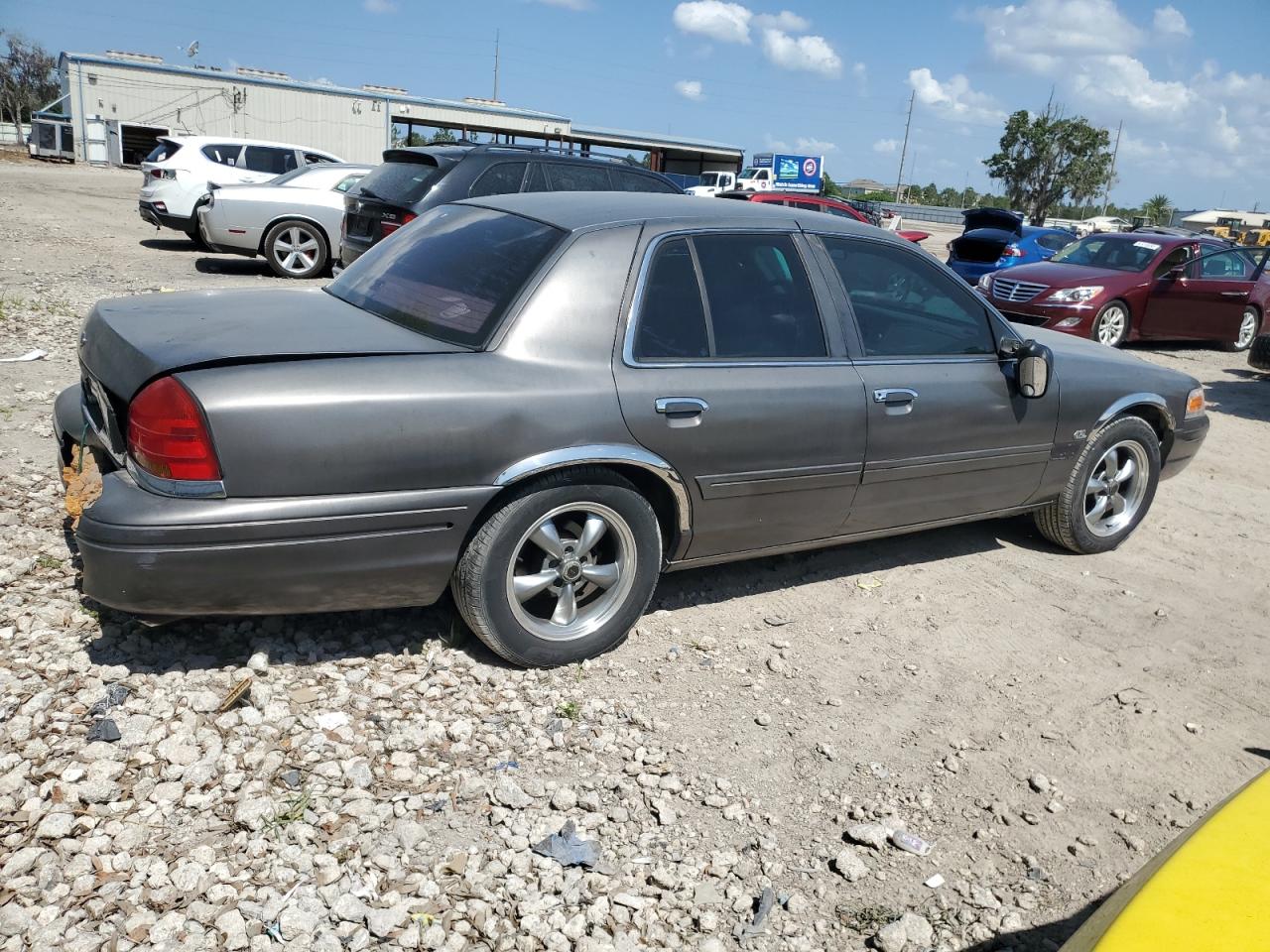 2FAFP71W0YX188703 2000 Ford Crown Victoria Police Interceptor