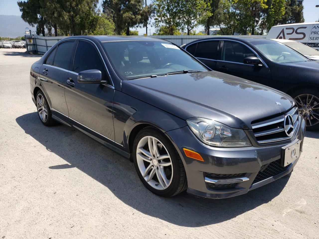 2014 Mercedes-Benz C 250 vin: WDDGF4HB6ER305473